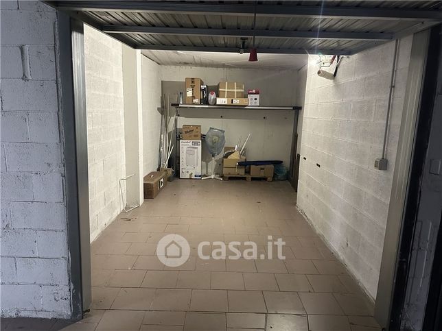 Garage/posto auto in residenziale in Viale Cento Fiori