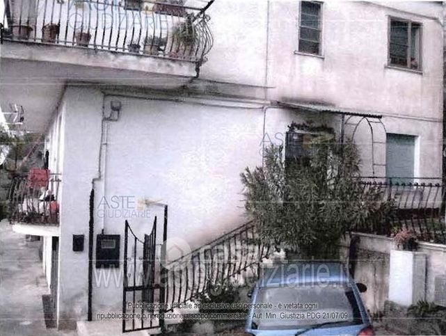 Appartamento in residenziale in Via Francesco Petrarca 7