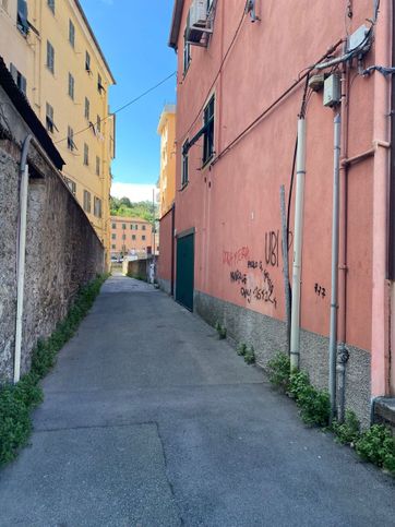 Garage/posto auto in residenziale in Via Luigi Comoli