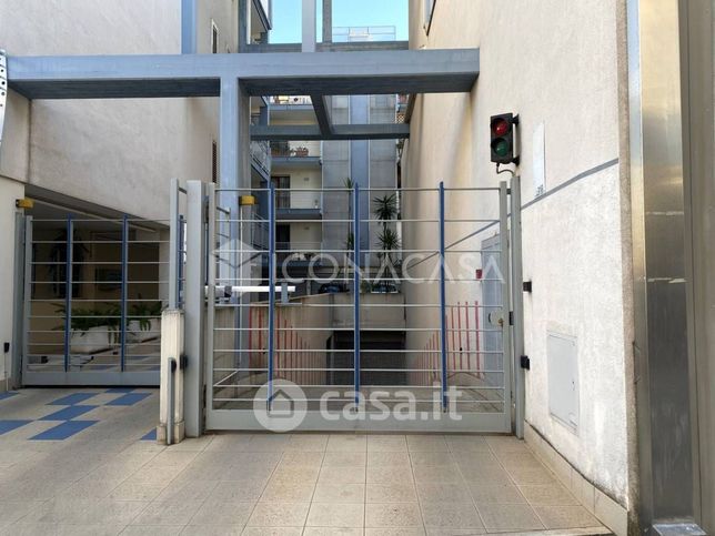 Box/posto auto in residenziale in Via Pesole 25