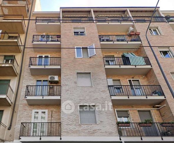 Ufficio in commerciale in Viale Renato Serra