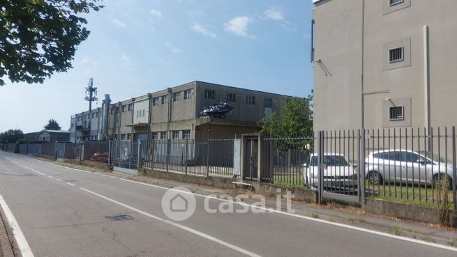 Capannone in commerciale in Via per Cascina Rafredo 8
