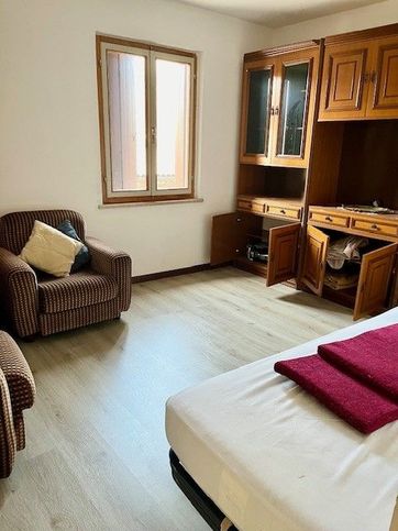 Casa indipendente in residenziale in 