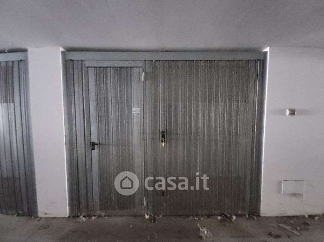 Box/posto auto in residenziale in Via Giacomo Filippo Maria Prosperi