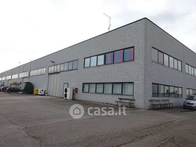 Capannone in commerciale in Via del Lavoro 20