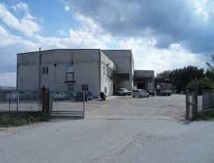 Capannone in commerciale in Via Oltre Salinello