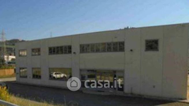 Capannone in commerciale in Via Villa Ragone 7