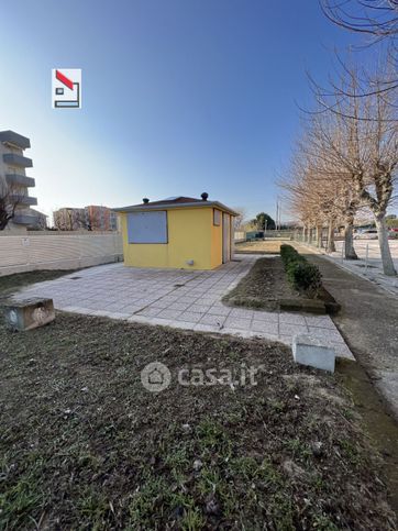 Attivitã /licenza (con o senza mura) in commerciale in Via Ammiraglio Cappellini