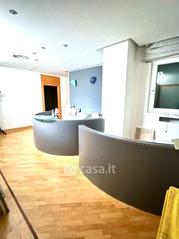 Ufficio in commerciale in Piazza Vittoria