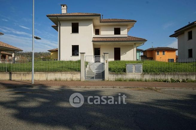 Villa in residenziale in Via A. Bersano 4