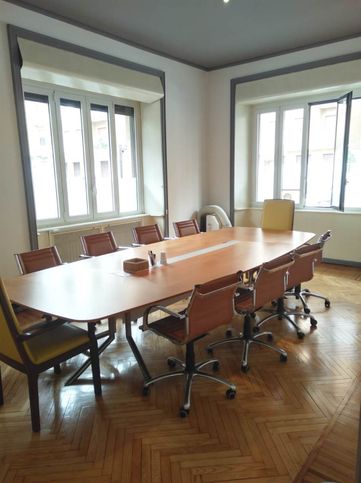 Ufficio in commerciale in Via Mauro Macchi