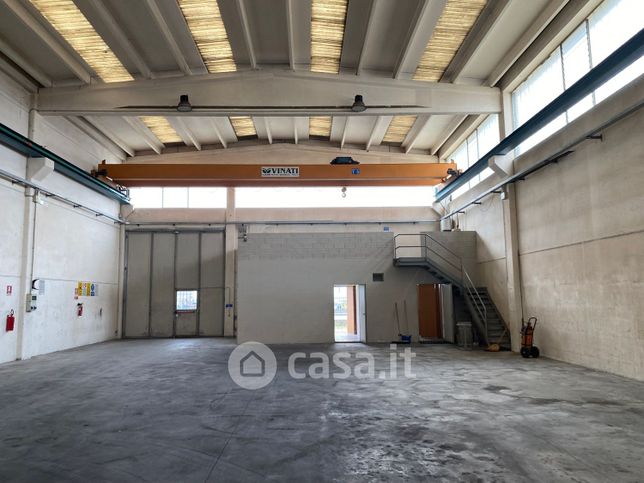 Capannone in commerciale in Via dell' Artigianato