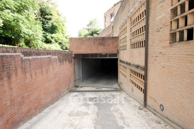 Box/posto auto in residenziale in Piazza San Francesco