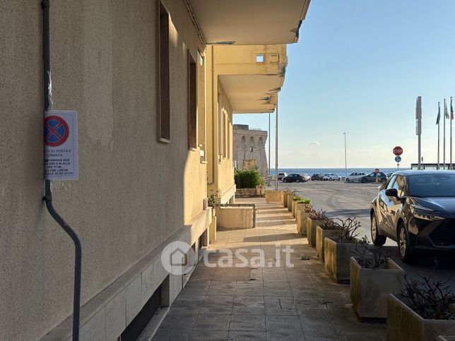 Box/posto auto in residenziale in Via Francesco Petrarca