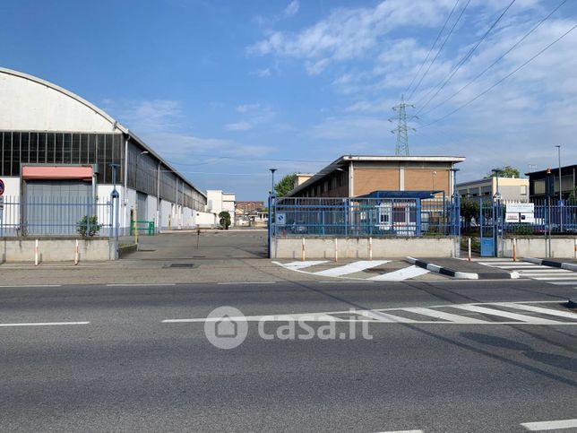 Capannone in commerciale in Via Pavia 68