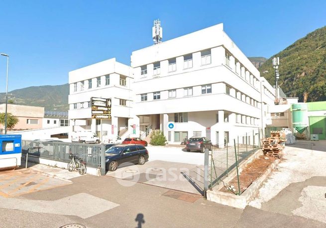 Box/posto auto in residenziale in Via A. Nobel 18