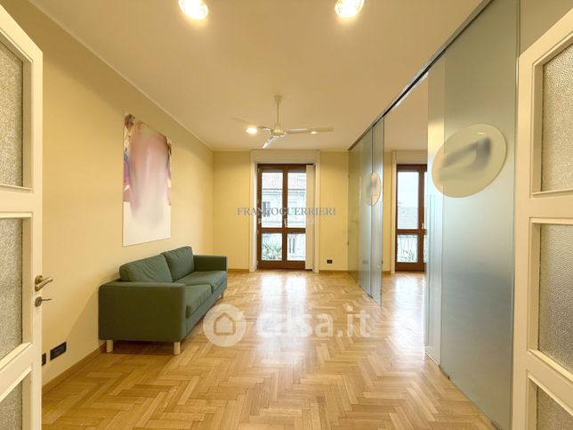 Ufficio in commerciale in Via Italia