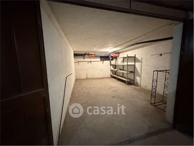 Box/posto auto in residenziale in Via Costituzione