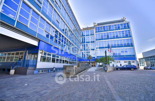 Ufficio in commerciale in 