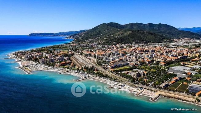 Attivitã /licenza (con o senza mura) in commerciale in Lungomare Doria