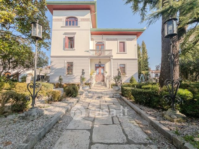 Villa in residenziale in Via San Daniele 42