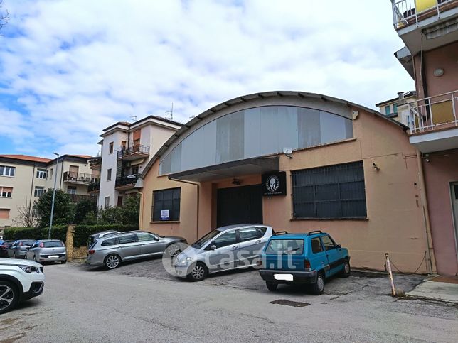 Capannone in commerciale in Via Genova 25