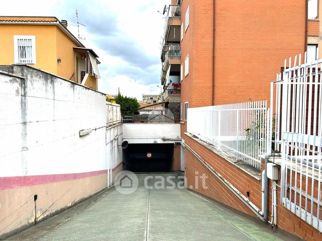 Garage/posto auto in residenziale in Via Giuseppe Rosati 18