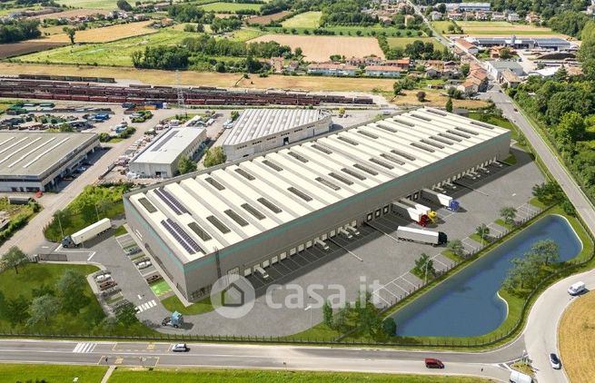Capannone in commerciale in 