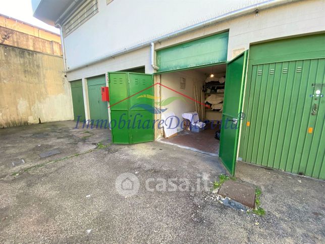 Box/posto auto in residenziale in Via Lippi e Macia 1