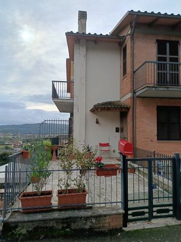 Casa indipendente in residenziale in 