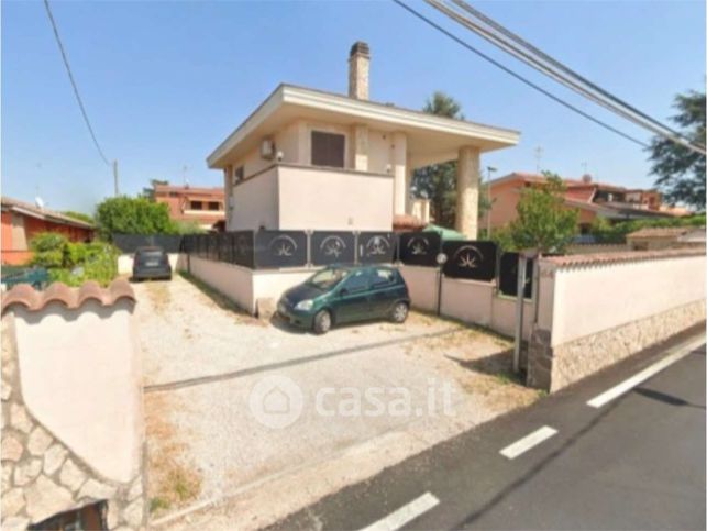 Villa in residenziale in Via Romana Vecchia