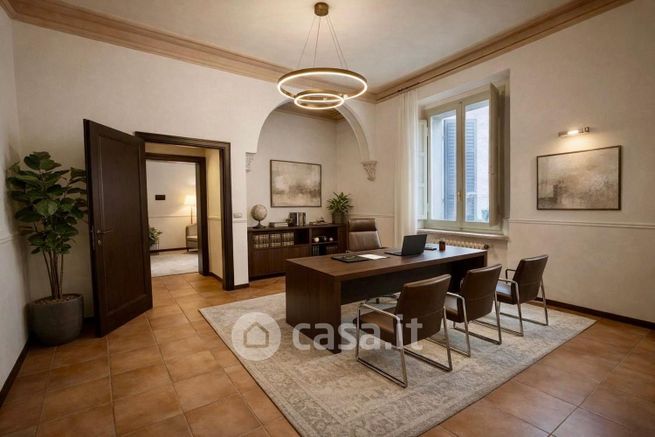 Ufficio in commerciale in 