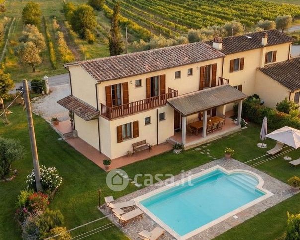 Villa in residenziale in Via dell'Acquerata 51