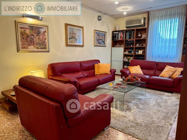 Casa bi/trifamiliare in residenziale in Via Olmo