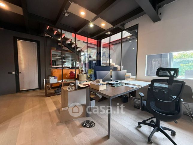 Capannone in commerciale in Via Villanuova 15