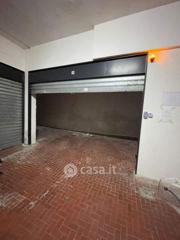 Box/posto auto in residenziale in Largo Domenico Martuscelli 50