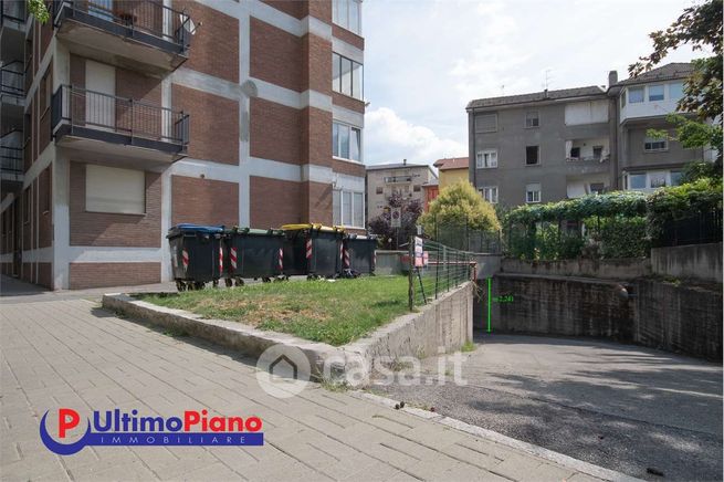 Box/posto auto in residenziale in Via Monte Grivola 18