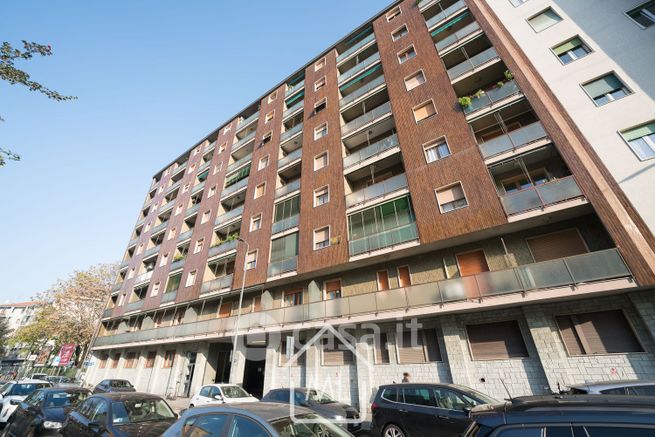 Appartamento in residenziale in Via Edolo 46