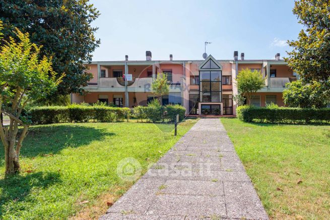 Appartamento in residenziale in Via Grazia Deledda 5