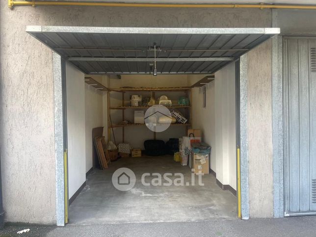 Garage/posto auto in residenziale in Via Sabaudia 73