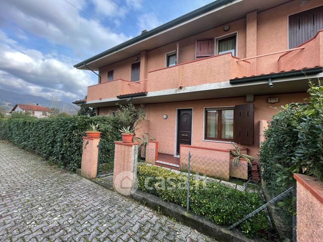 Villetta a schiera in residenziale in Via Foce Morta 52