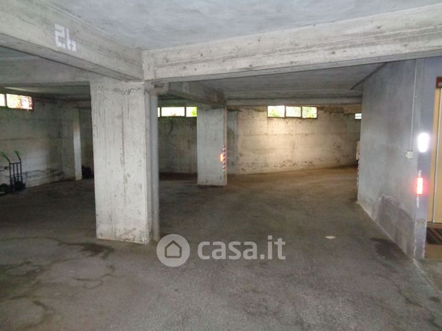 Box/posto auto in residenziale in Via della Pineta 20