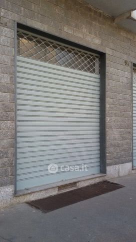 Negozio/locale commerciale in commerciale in Via Fratelli Garrone 51