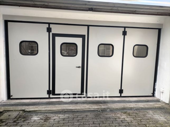 Capannone in commerciale in Via Achille Grandi 18