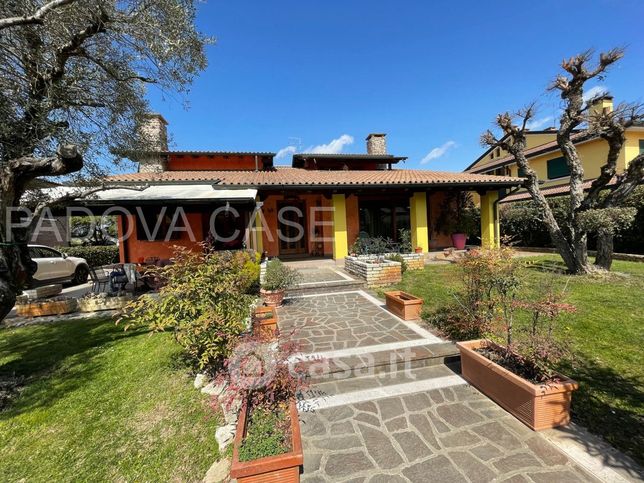 Villa in residenziale in Via Campolino