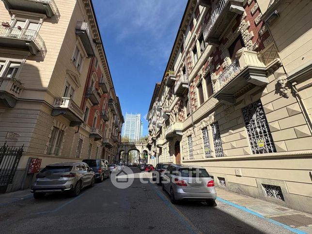 Box/posto auto in residenziale in Via San Quintino 46