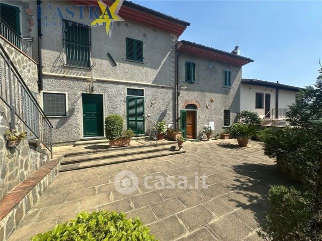 Rustico/casale in residenziale in Via Ser Lapo Mazzei