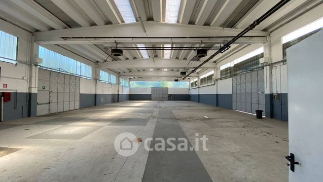 Capannone in commerciale in Corso Canale 116