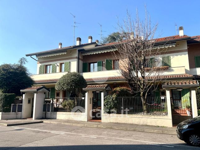 Villetta a schiera in residenziale in Via F. Baracca 35