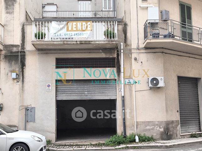 Negozio/locale commerciale in commerciale in Via Cristoforo Colombo 29